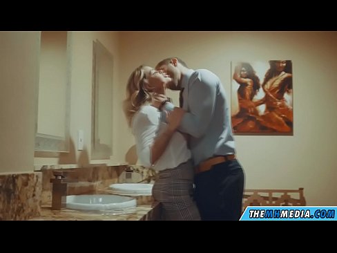❤️ Wanneer een rondborstige blondine je verleidt in een openbaar toilet Quality porn at us nl.hentaisun.ru ﹏